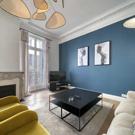 Ref 1412 - Charming Two Bedroom In Rue D'antibes * Cannes