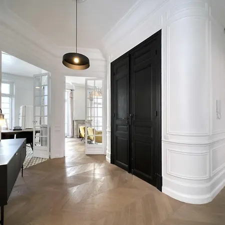 Ref 1412 - Charming Two Bedroom In Rue D'antibes Cannes