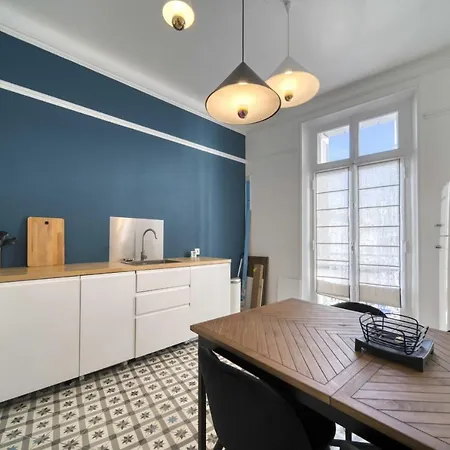 Ref 1412 - Charming Two Bedroom In Rue D'antibes *