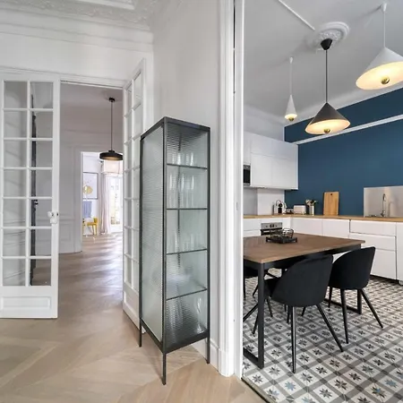 Ref 1412 - Charming Two Bedroom In Rue D'antibes Apartamento Cannes