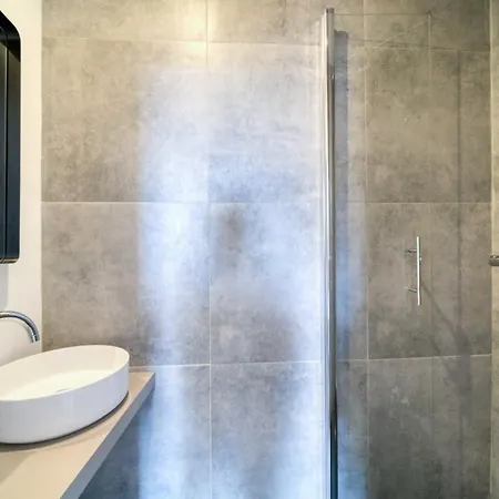 Ref 1412 - Charming Two Bedroom In Rue D'antibes Apartamento Cannes